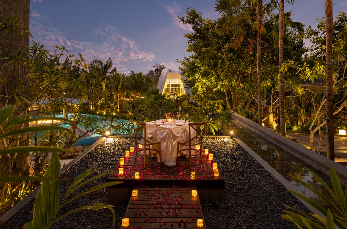 Cross Restaurant at Cross Bali Breakers